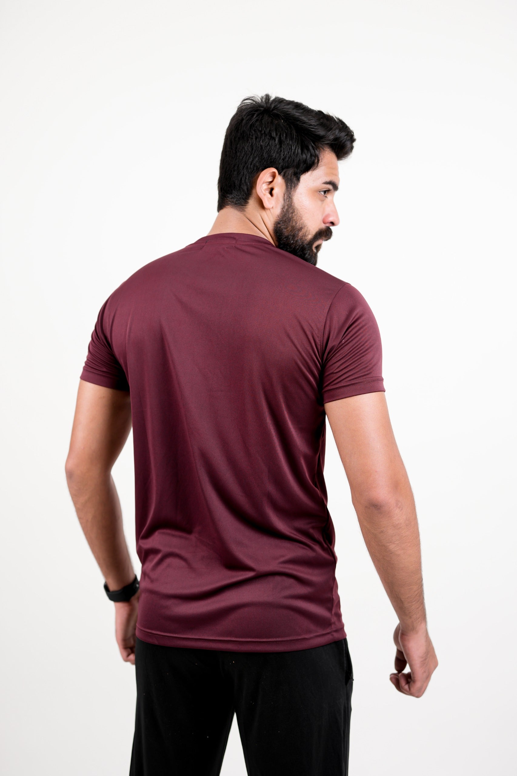 Maroon T-shirt – Bold & Timeless The Polo Magician